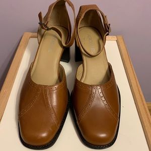 Aerosoles size  7 medium Mary Jane heels brown with ankle strap